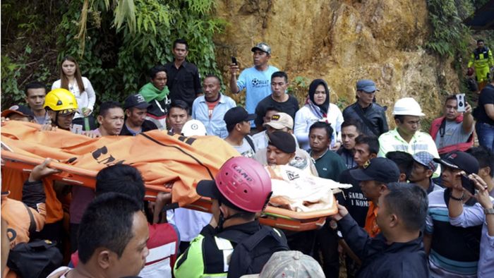 Viele Tote nach Einsturz von Goldmine in Indonesien