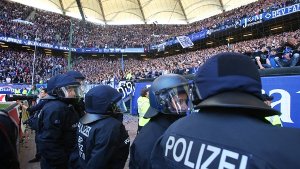 Die Relegation zwischen dem Karlsruher SC und dem Hamburger SV steht unter besonderer Beobachtung.  Foto: dpa