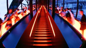 Auf der Zeche Zollverein in Essen befindet sich die längste freistehende Rolltreppe Deutschlands: zwei Gangways mit je 250 Stufen, 58 Meter lang, 90 Sekunden Fahrzeit. Foto: dpa