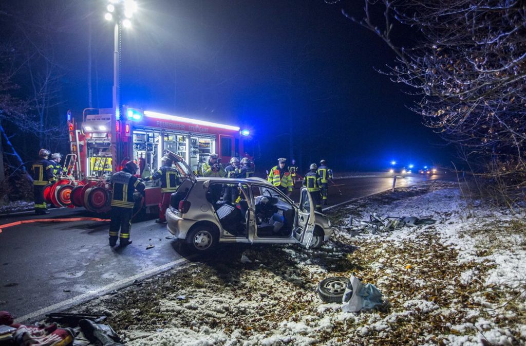 Bei einem Unfall zwischen Stuttgart und Leonberg sind zwei Frauen schwer verletzt worden.