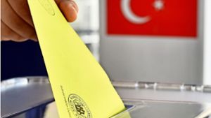 In der Lorenzstraße befindet sich das größte deutsche  Wahllokal für das Referendum der Türkei Foto: dpa