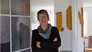 Hier arbeitet sie: Klaudia Dietewich in ihrem Atelier in Hoffeld. Foto: Bosch