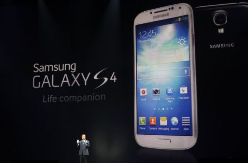 Ab Ende April ist das große Computerhandy Galaxy S4 von Samsung zu haben. Software-Funktionen machen das Handy zum ernstzunehmenden Rivalen für Apples iPhone genauso wie für alle anderen Smartphones.