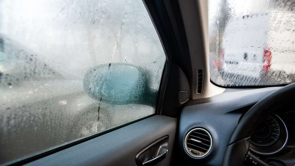 Feuchtigkeit im Auto (7 Tipps zum Entfeuchten)
