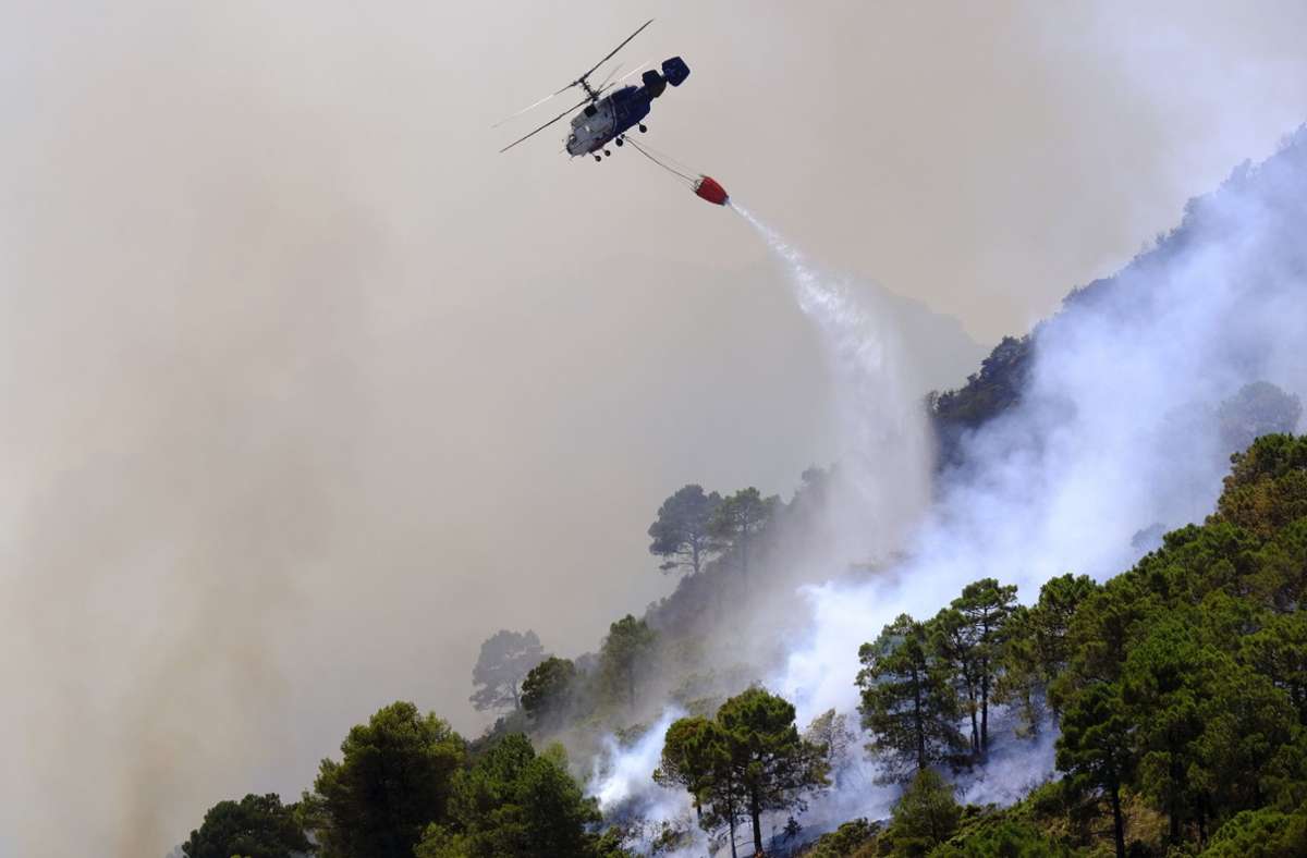 Waldbrände halten die Menschen unter anderem  in Spanien in Atem. Foto: dpa/Gregorio Marrero