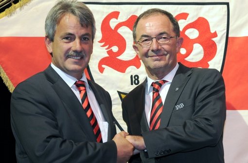 VfB-Präsident Gerd Mäuser (li.) mit seinem Vorgänger Erwin Staudt – der den umstrittenen Clubchef womöglich demnächst auch beerbt. Foto: dpa