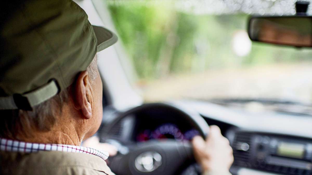 Unfälle im Straßenverkehr: EU streitet über Tests für ältere Autofahrer