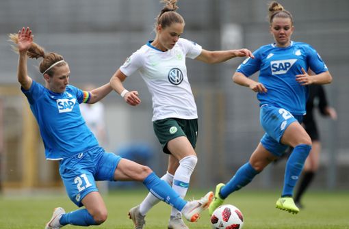 Auch in der Frauen-Bundesliga wird der Ball wieder rollen. Foto: dpa/Michael Deines