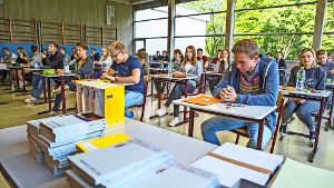 Für die Deutschprüfung haben die Jugendlichen insgesamt 330 Minuten Zeit. Foto: Dominik Thewes