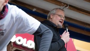 Linken Abgeordneter Tobias Pflüger sieht Rechte verletzt