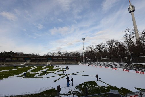 Das Nachholspiel zwischen dem VfB Stuttgart II und den Offenbacher Kickers an diesem Dienstag wurde abgesagt, weil das Spielfeld im Gazi-Stadion durch die winterlichen Temperaturen der letzten Tage unbespielbar ist. (Archivbild) Foto: www.7aktuell.de/Oskar Eyb