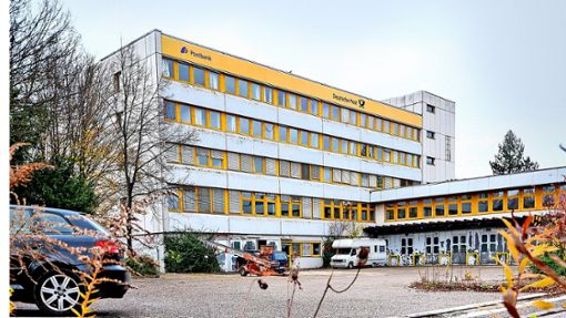 Über die Zukunft der alten Hauptpost in Leonberg wird  weiterhin gestritten. Foto: Simon Granville