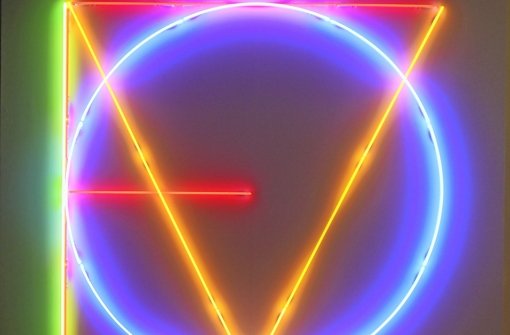Maurizio Nannuccis Neon-Installation „ LOVE“ Foto: Museum Ritter/z
