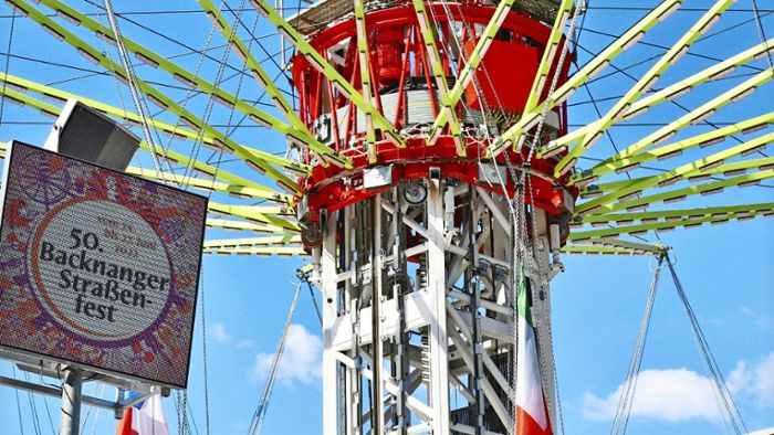 Straßenfest Backnang: Karussell bleibt in 80 Metern Höhe hängen