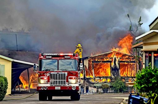 Nicht mehr zu retten: Brennende Häuser in Kalifornien. Foto: imago stock&people