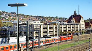Das Plochinger P+R-Parkhaus direkt neben dem Bahnhof gehört mit 268 Plätzen zu den großen in der Region. Foto: Horst Rudel