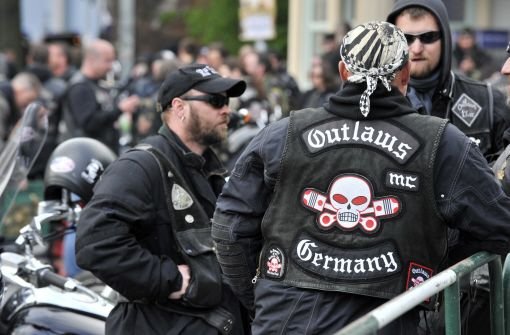 Immer wieder gibt es in deutschen Städten Zusammenstöße zwischen verfeindeten Rockerbanden (Symbolbild). Foto: dpa