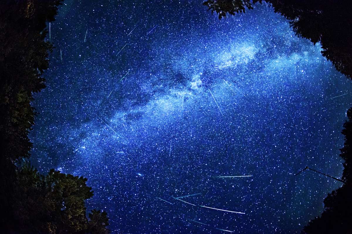 Hier erfahren Sie, welche Sternschnuppen heute am Nachthimmel zu sehen sind. Alle aktuellen Meteorströme im Überblick.