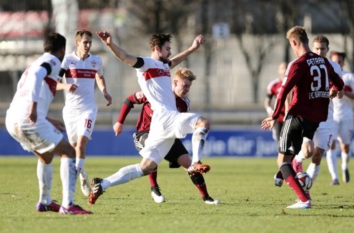 Szene im Testspiel VfB Stuttgart gegen den 1. FC Nürnberg - ohne Fanjubel Foto: Pressefoto Baumann