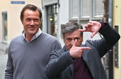 Der französische Schauspieler Daniel Auteuil (rechts) und der deutsche Schauspieler Sebastian Koch am Set in Lindau. Foto: dpa