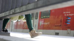 Betrunkener greift S-Bahn-Fahrgäste in Bietigheim an