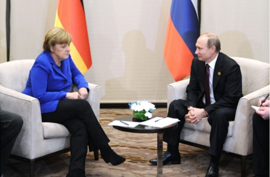 Angela Merkel und Wladimir Putin sprechen beim G20-Treffen in Belek über einen Friedenprozess in Syrien. Foto: dpa