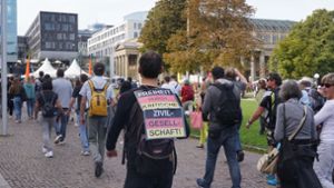 Trotz  Verbot: Querdenker demonstrieren in Stuttgart