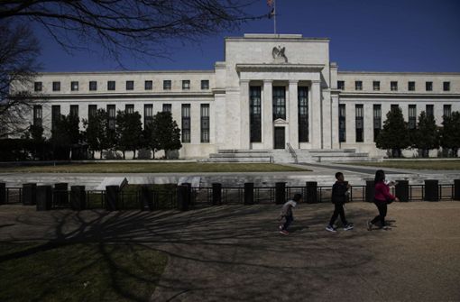 Die US-Notenbank in Washington  hat erstmals seit Beginn der Coronapandemie ihren Leitzins wieder erhöht. Foto: dpa/Ting Shen