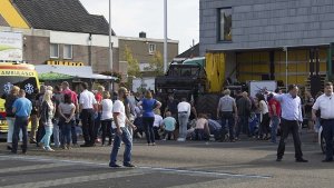 Bei einem Unfall auf einer Autoshow im niederländischen Endschede sind zwei Menschen ums Leben gekommen. Foto: dpa