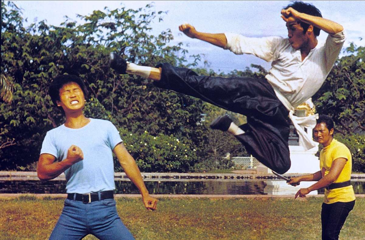 Keiner flog schöner als Bruce Lee (rechts): Szene aus dem Film „Die Todesfaust des Cheng Li“ („The Big Boss“, 1971).