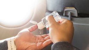 Darf man Desinfektionsmittel ins Flugzeug mitnehmen?