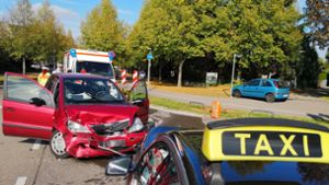 Drei Lastwagen krachen   ineinander – Fahrer schwer verletzt