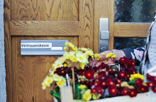 Zwar haben Blumengeschäfte nicht mehr geöffnet, doch man darf vor der Ladentür Pflanzen, Blumen und Kräuter mitnehmen und das Geld in eine Kasse werfen. Foto: Max Kovalenko