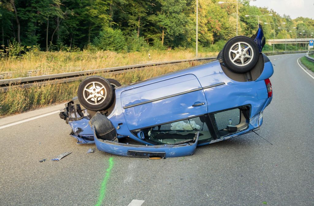 Eine 31 Jahre alte VW-Fahrerin ist bei einem Unfall am Samstag in Gerlingen schwer verletzt worden.