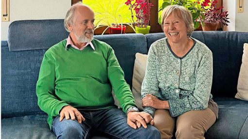 Martin und Annette Keimburg leben mit mit einem anderen Ehepaar zusammen. Foto: Martin Tschepe