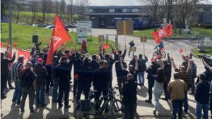 Mit einer Kundgebung am 26. März, zu der die IG Metall Esslingen aufgerufen hatte, protestierten Beschäftigte von EPT gegen die Schließung. Foto: IG Metall