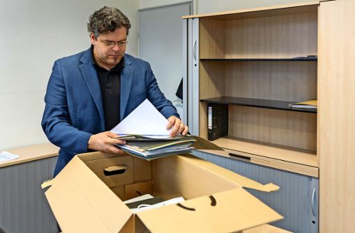 Jens Rommel hat die letzten verbleibenden Akten aus Ludwigsburg zusammengepackt. Foto: factum/Jürgen Bach