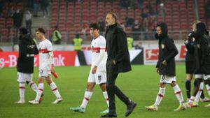 Frustriert: VfB-Trainer Pellegrino Matarazzo und seine Spieler nach dem 0:1 gegen Bielefeld Foto: Baumann