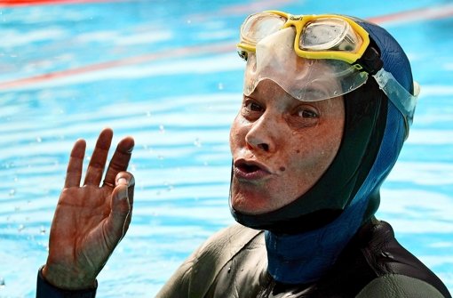 Ein Bild aus glücklichen Tagen: Natalia Molchanova freut sich 2005 über einen neuen Weltrekord Foto: dpa