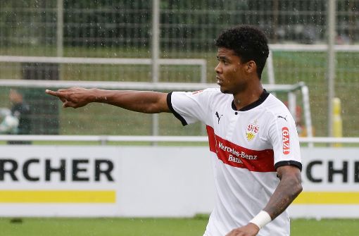 Ailton vom VfB Stuttgart muss sich noch an den Vereinsnamen gewöhnen. Foto: Pressefoto Baumann