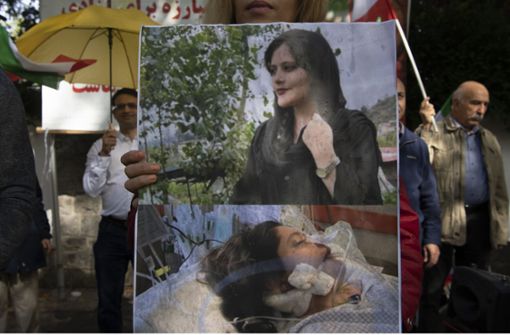 Der gewaltsame Tod der kurdischstämmigen Iranerin  Masha Amini vor einem Jahr war Auslöser von massiven Unruhen. Foto: dpa/Paul Zinken