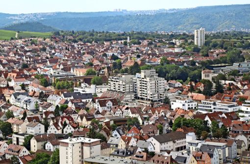 Blick auf die Kernstadt Fellbach mit Wohncity und  Lutherkirche in der Mitte. Sie soll  das schnelle Internet bekommen. Foto: Patricia Sigerist