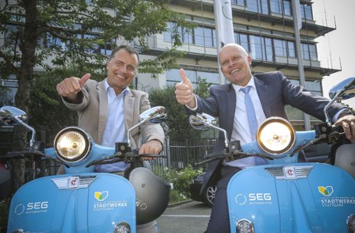 Daumen hoch für ein neues Angebot: Stadtwerke-Chef Olaf Kieser (li.) und  SEG-Geschäftsführer Peter Sokol. Foto: Leif Piechowski