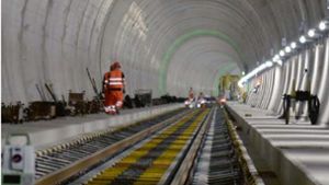 Der am vergangenen Freitag eröffnete Ceneri-Basistunnel ist ein  15 Kilometer langer, zweigleisiger Eisenbahntunnel im Schweizer Kanton Tessin. Er wurde im Zuge des Schweizer Bahnprojekts Neue Eisenbahn-Alpentransversale (NEAT) erstellt und dient dem Gotthard-Basistunnel als südlicher Zubringer. Foto: Wikipedia commons/Bundesamt für Verkehr