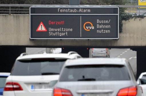 Von Freitag bis Sonntag herrschte in Stuttgart Feinstaubalarm. Autofahrer waren angehalten, ihre Autos stehen zu lassen. (Archivfoto) Foto: dpa