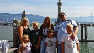 Urlaub kann sich die Familie nur mit einem Förderprogramm der Diözese Rottenburg-Stuttgart leisten. Dieses Jahr haben die Sieben einen Ausflug zum Bodensee gemacht. Das TV-Team kam allerdings in Stetten vorbei und filmte drinnen und draußen. Foto: /privat