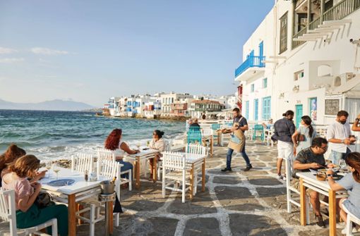 In der griechischen Gastronomie werden Mitarbeiter knapp. Foto: imago/robertharding