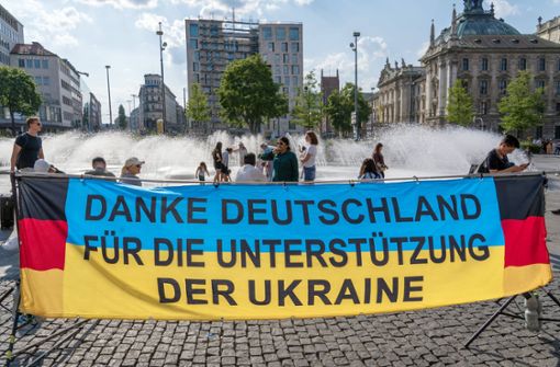 Ukrainer und Geflüchtete in München danken für die deutsche Unterstützung der Ukraine. Viele von ihnen wollen länger in Deutschland bleiben (Archivbild). Foto: IMAGO/Wolfgang Maria Weber/IMAGO