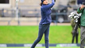 Catherine Zeta-Jones: Mit Bommelmütze auf dem Golfplatz