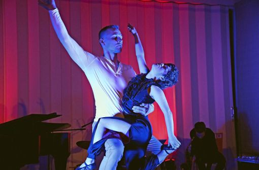 Mit faszinierenden Choreografien bereicherte Gregory Darcys Tanzkompanie die Churchnight um eine reizvolle Facette. Foto: Rainer Kellmayer